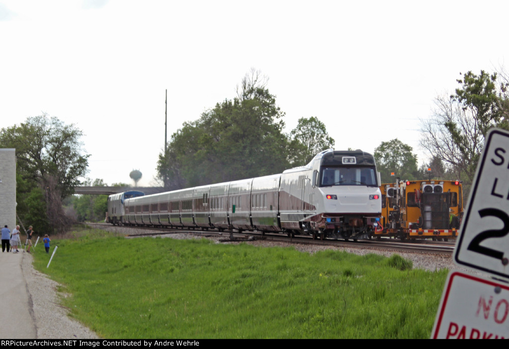 The second Oregon Talgo set, dubbed "Mt. Bachelor" bids adieu to the Milwaukee area